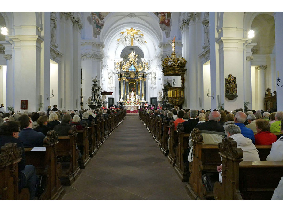 Abschlussvesper der Bischofskonferenz mit Austeilung des Bonifatiussegens (Foto: Karl-Franz Thiede)